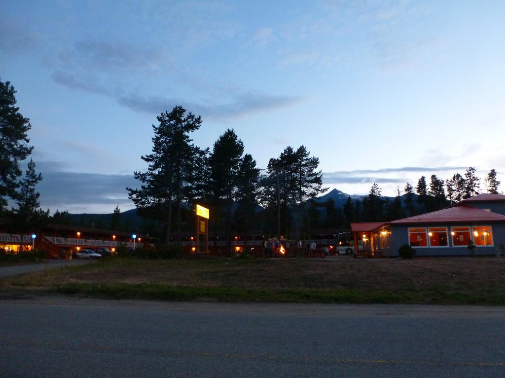 Rocky Inn Valemount Exterior photo
